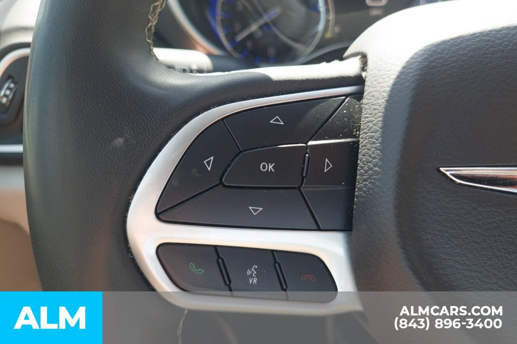 Used 2024 Chrysler Pacifica Touring-L FWD image 14