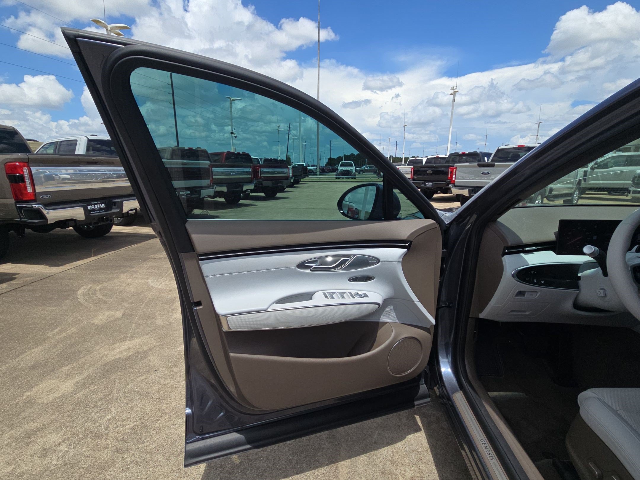 Used 2026 Genesis GV70 2.5T Advanced AWD/4WD image 14