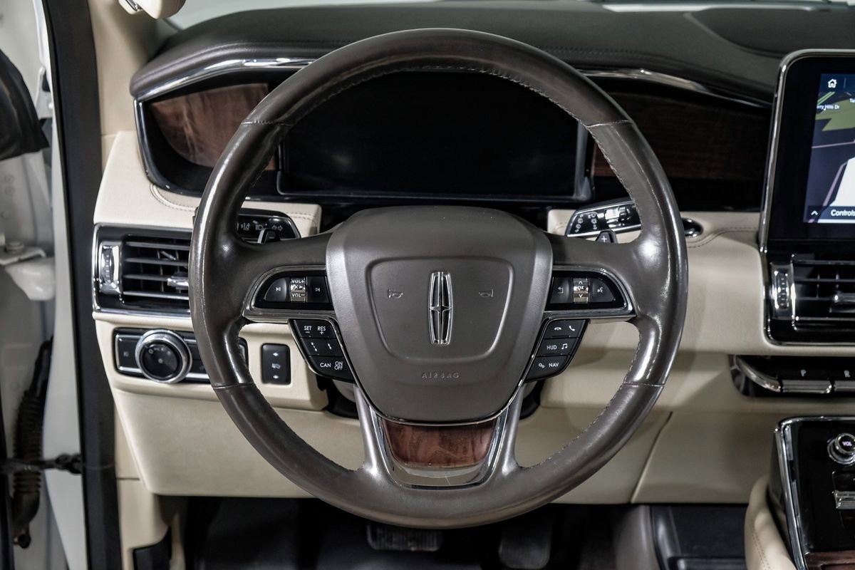 Used 2020 Lincoln Navigator L Reserve w/ Luxury Package image 16