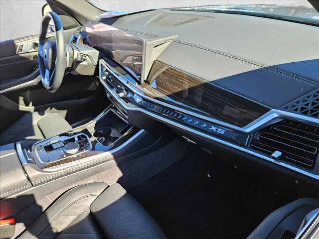 Used 2025 BMW X5 xDrive40i w/ Parking Assistance Package image 21
