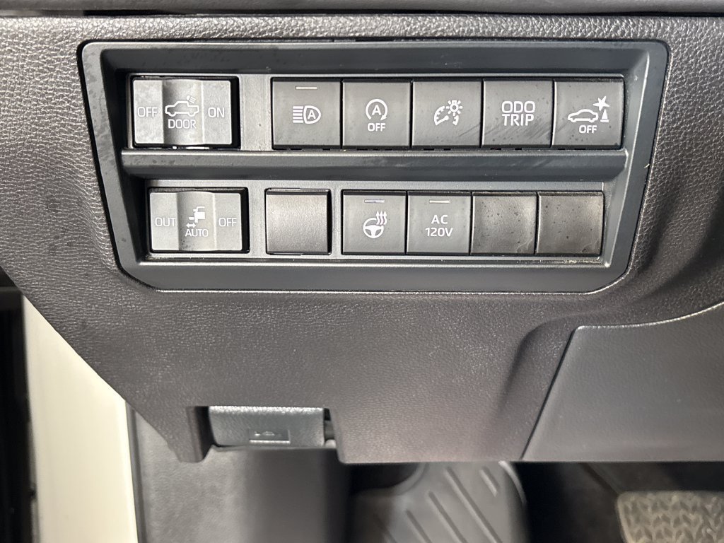 Used 2025 Toyota Tundra Platinum AWD/4WD image 44