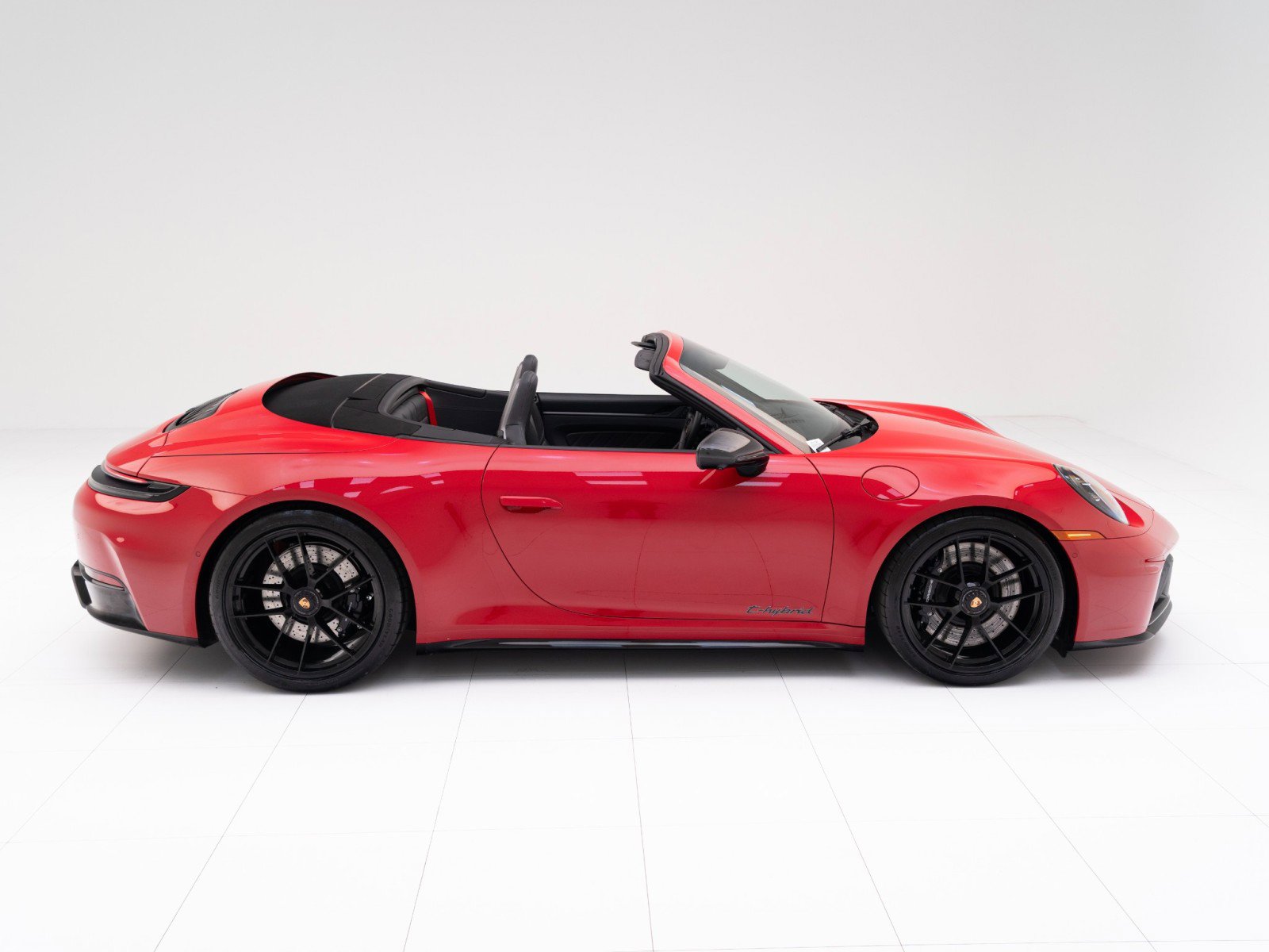 Certified 2025 Porsche 911 Carrera 4 GTS image 8