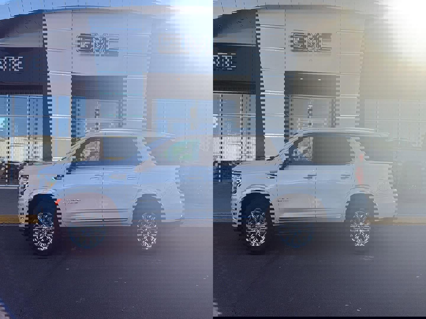 Used 2022 GMC Yukon SLT w/ SLT Premium Package