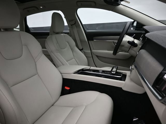 Used 2023 Volvo S90 B6 Plus image 34