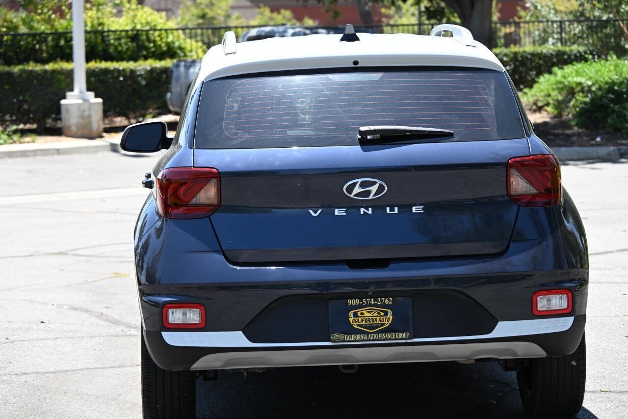Used 2022 Hyundai Venue Limited FWD image 5