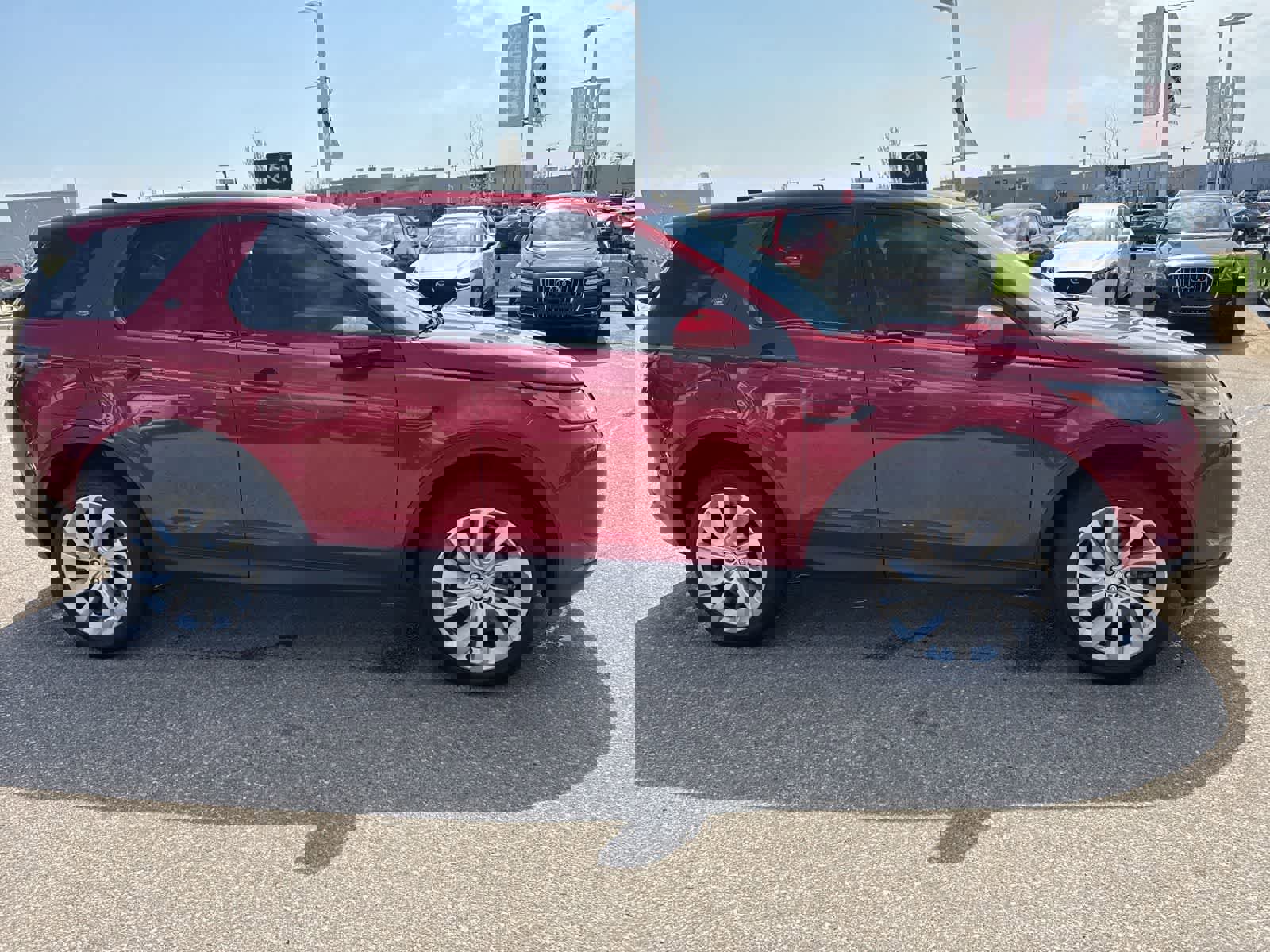 Used 2020 Land Rover Discovery Sport SE image 4