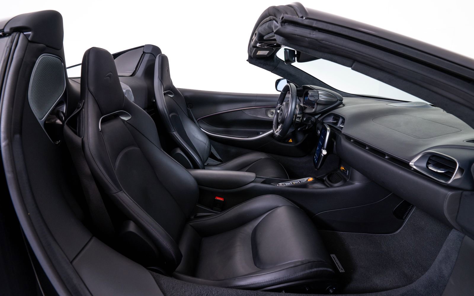 Used 2025 McLaren Artura Spider RWD image 23