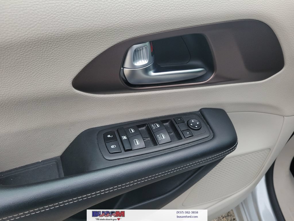 Used 2023 Chrysler Voyager LX FWD image 13