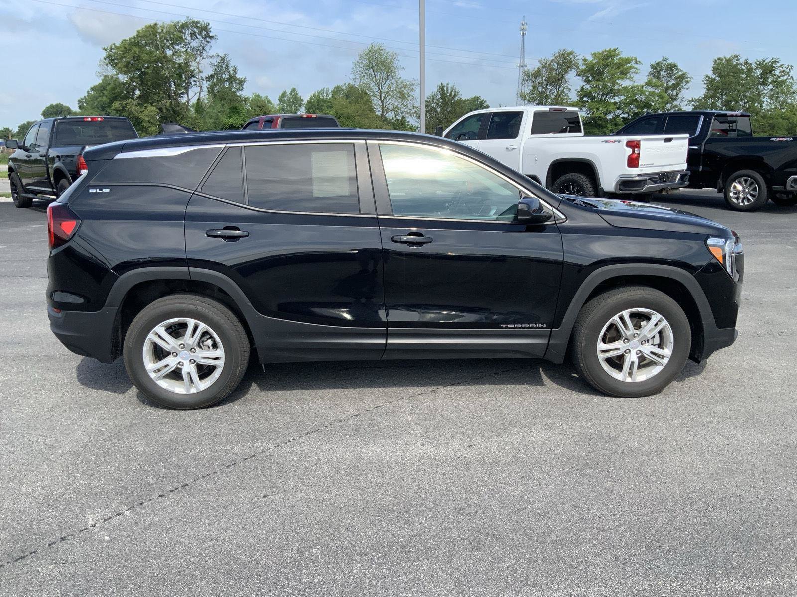 Used 2023 GMC Terrain SLE AWD/4WD image 13