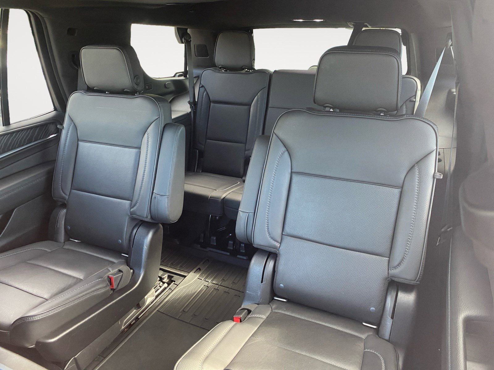 Used 2021 GMC Yukon Denali w/ Denali Premium Package image 12