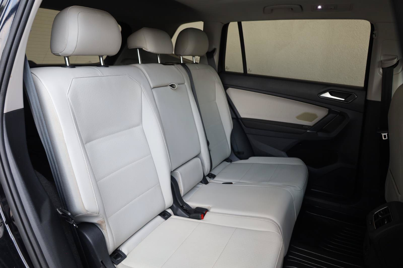 Used 2018 Volkswagen Tiguan SEL AWD/4WD image 23