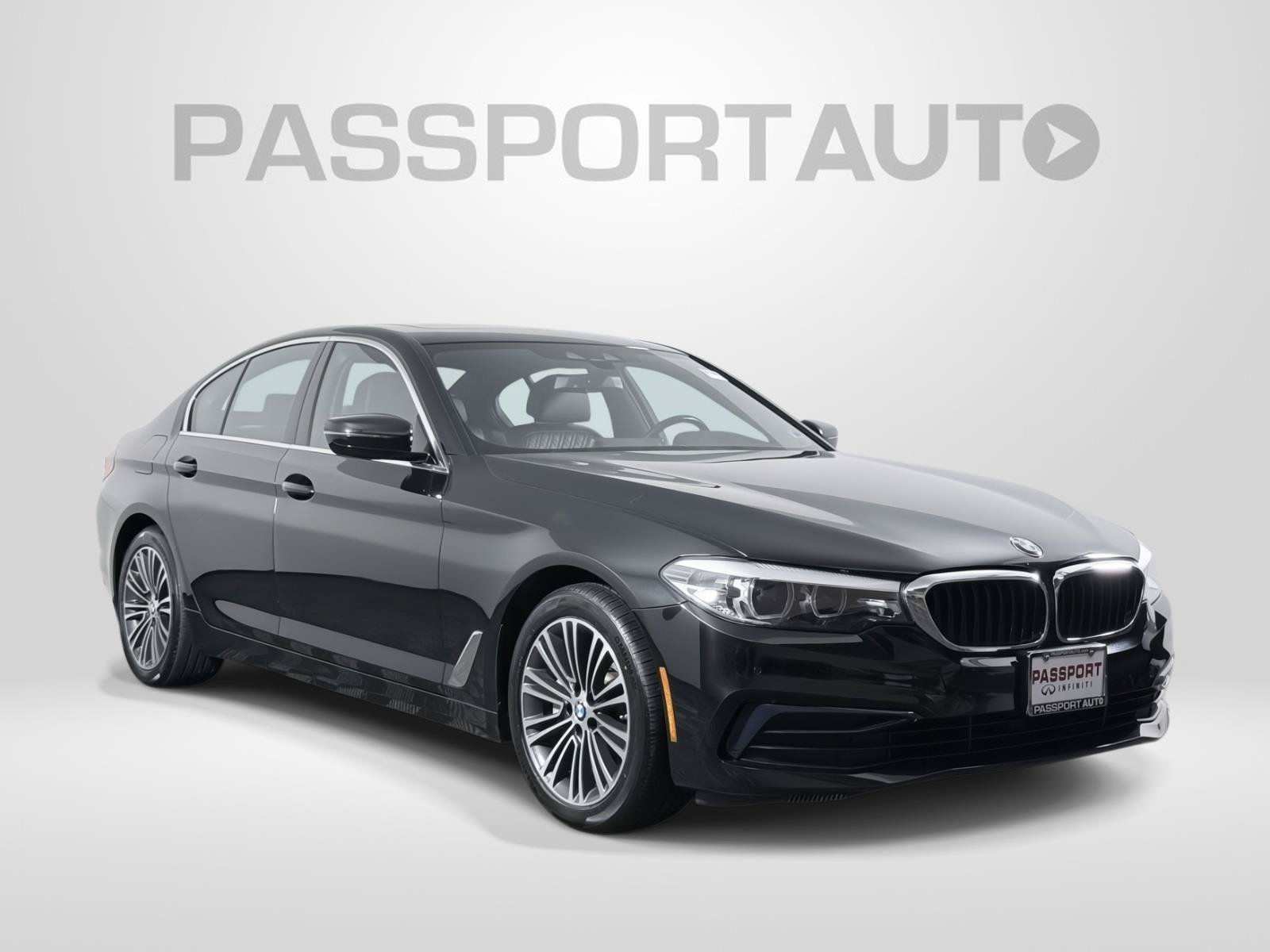Used 2019 BMW 530i xDrive w/ Convenience Package AWD/4WD image 3