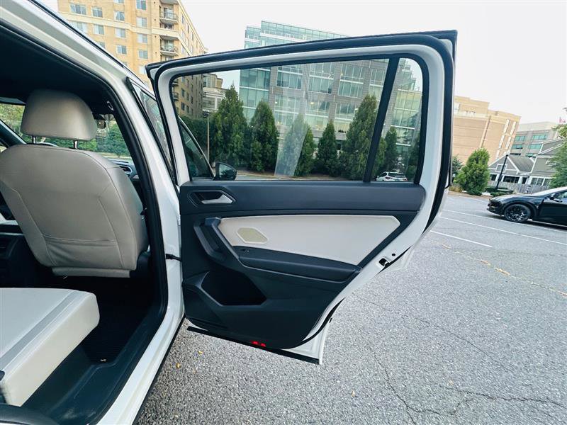 Used 2021 Volkswagen Tiguan SE R-Line image 22