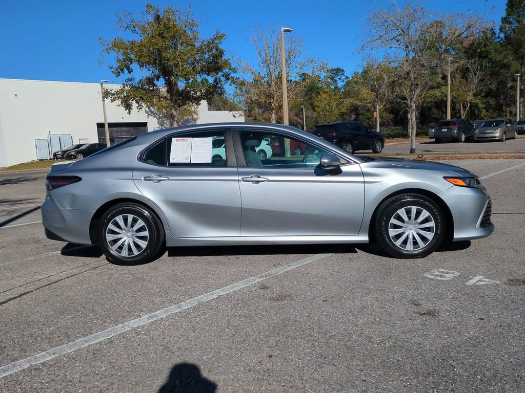 Used 2021 Toyota Camry LE image 4