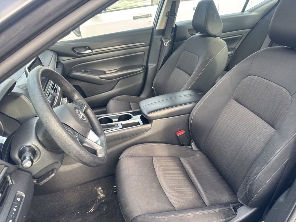 Used 2024 Nissan Altima 2.5 SV image 14