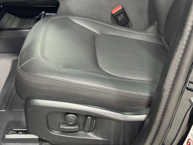 Used 2025 Land Rover Defender 110 S image 21