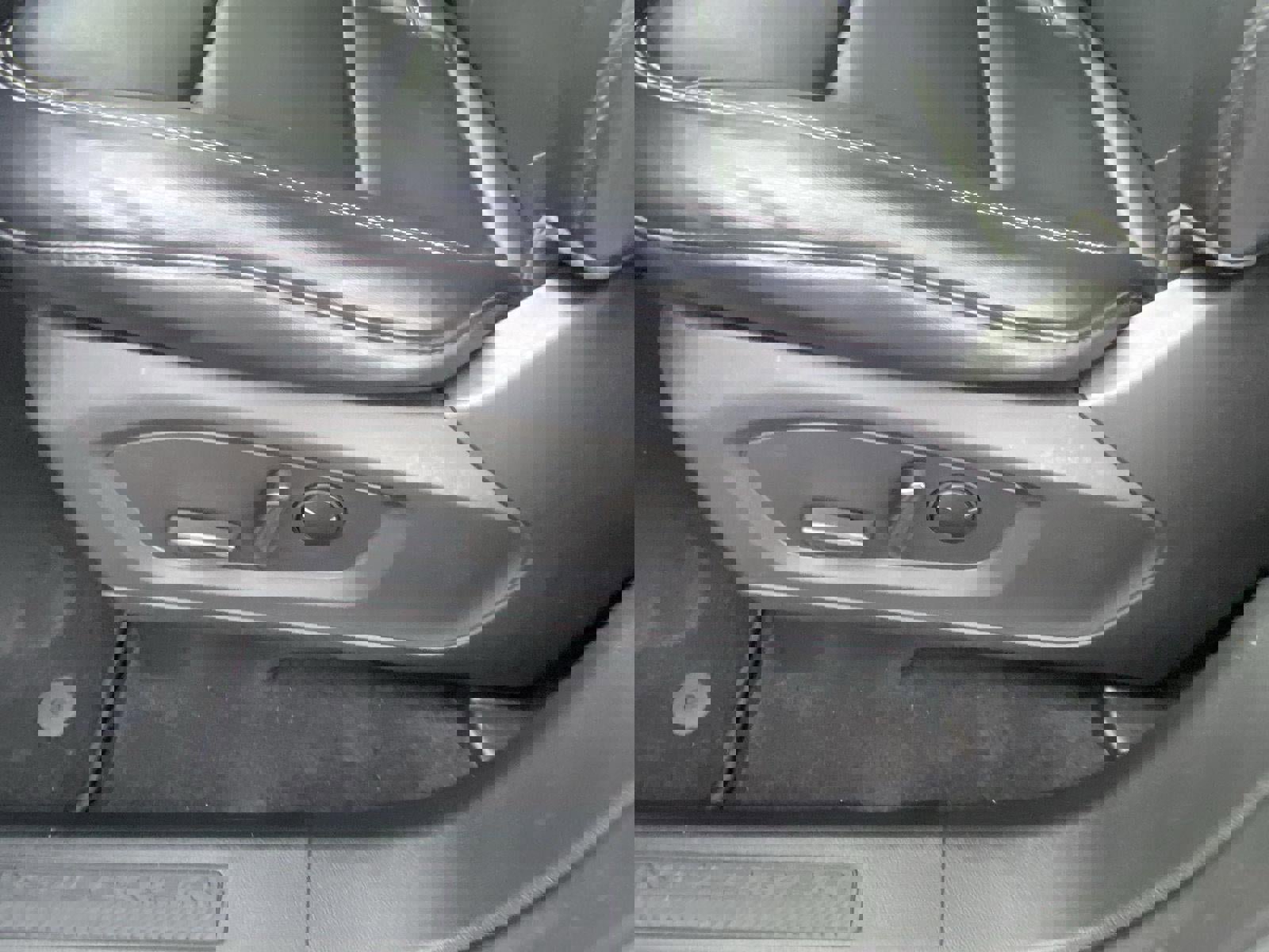 Used 2021 Ford Explorer XLT w/ Equipment Group 202A image 23