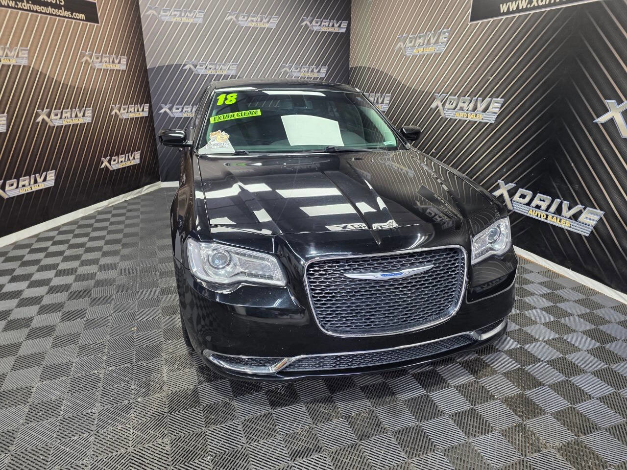 Used 2018 Chrysler 300 Touring L AWD/4WD image 6