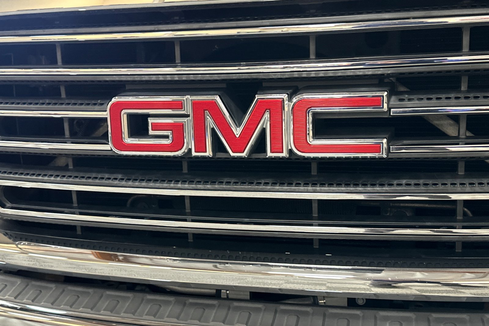 Used 2017 GMC Sierra 2500 SLT w/ Duramax Plus Package AWD/4WD image 46