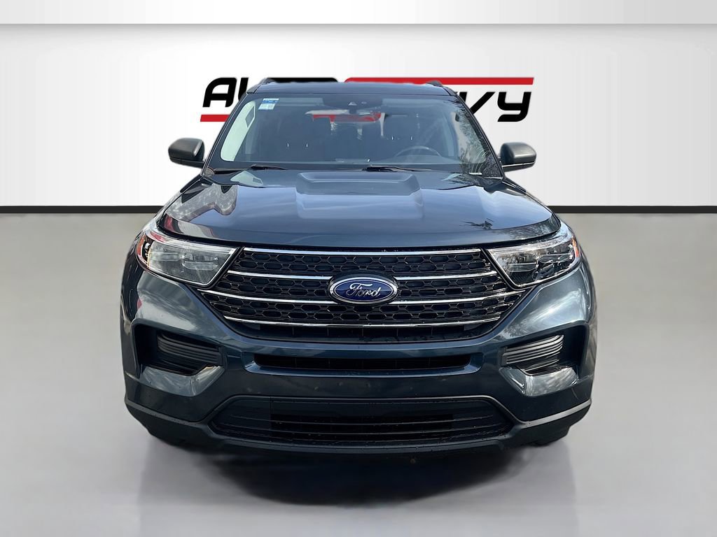 Used 2023 Ford Explorer XLT image 2