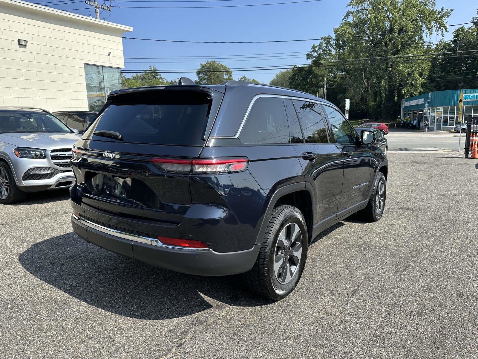 Used 2024 Jeep Grand Cherokee Limited 4xe image 3