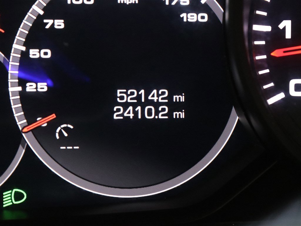 Used 2020 Porsche Panamera image 40