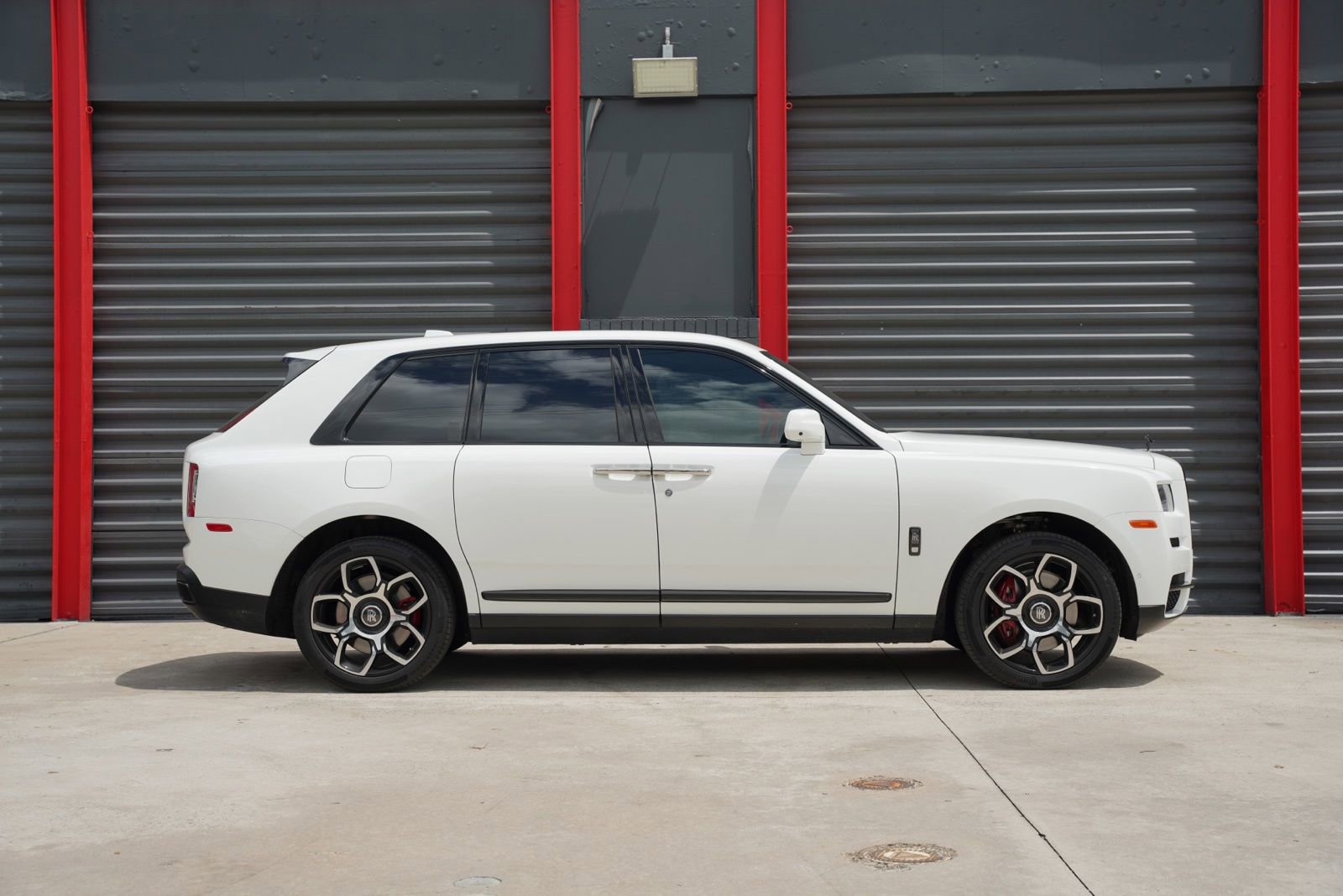 Used 2022 Rolls-Royce Cullinan Black Badge image 4