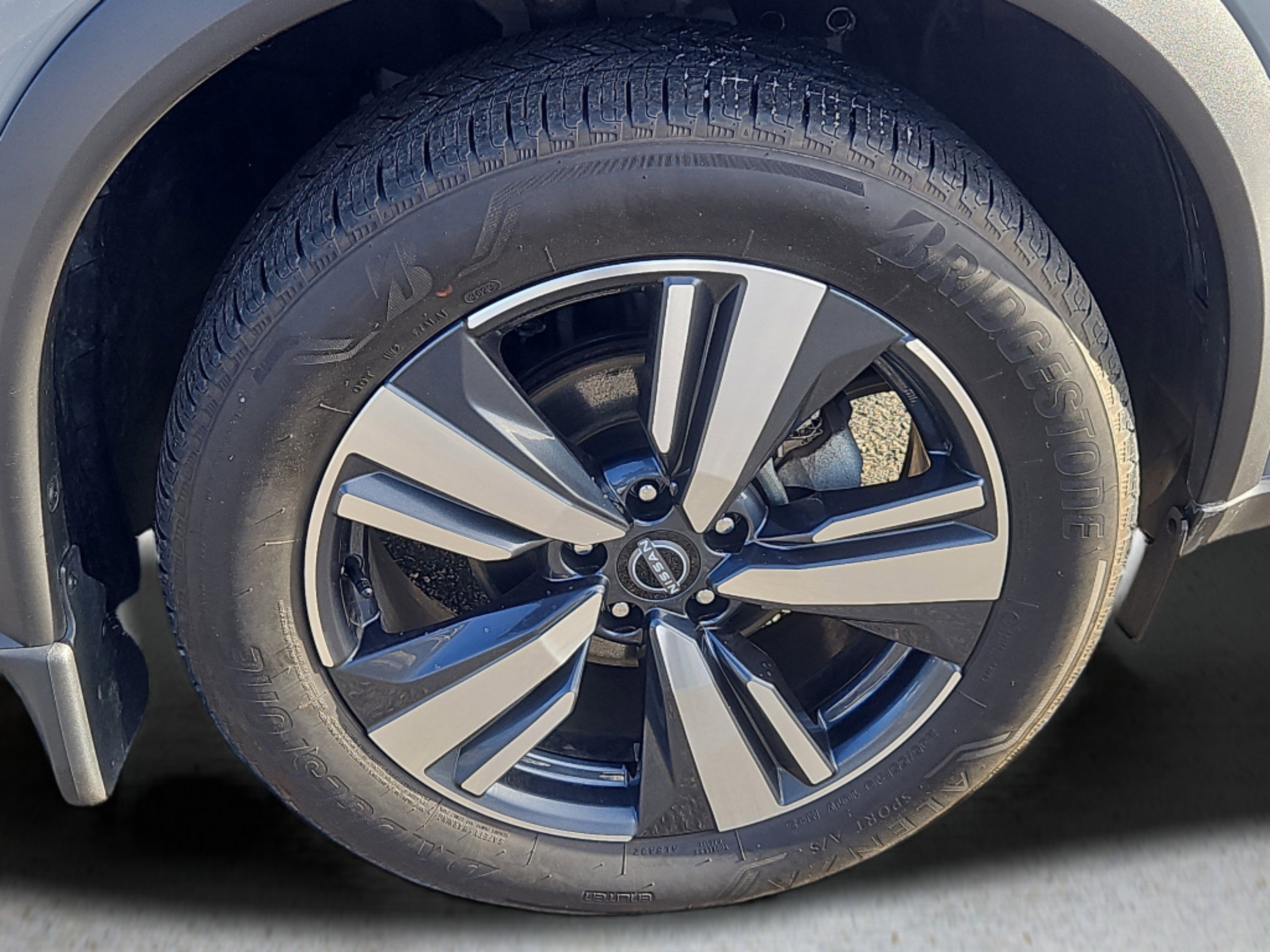 Used 2023 Nissan Rogue SL w/ SL Premium Package image 4