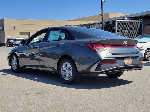 New 2026 Hyundai Elantra SE FWD image 3