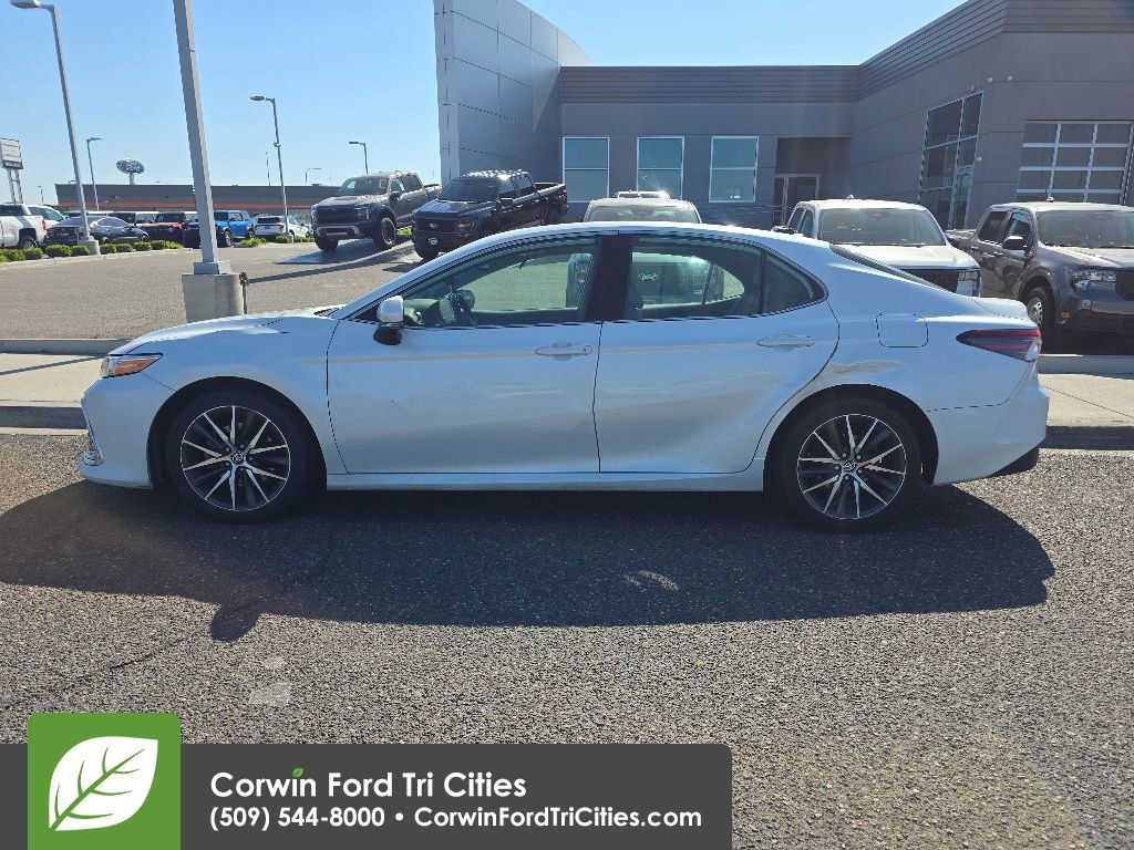 Used 2021 Toyota Camry XLE w/ Navigation Package AWD/4WD image 5