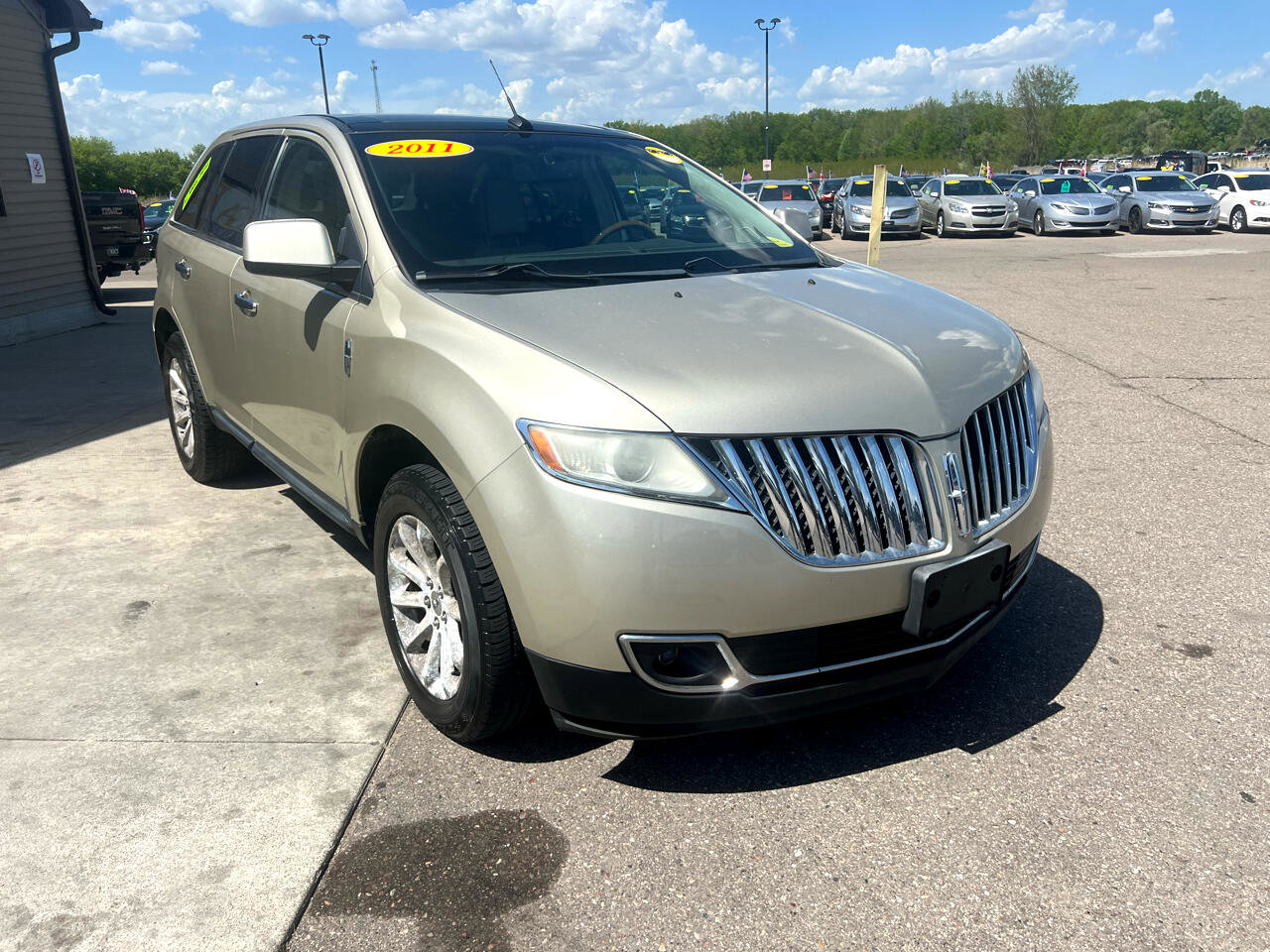 Used 2011 Lincoln MKX AWD w/ Sight & Sound Pkg image 3