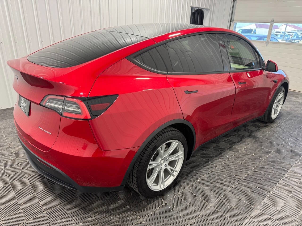 Used 2021 Tesla Model Y Long Range image 3