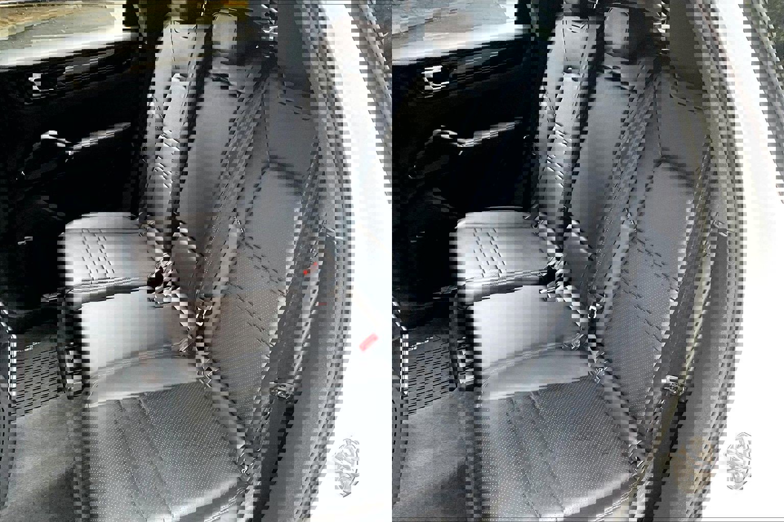 Used 2022 Porsche Cayenne Platinum Edition image 20