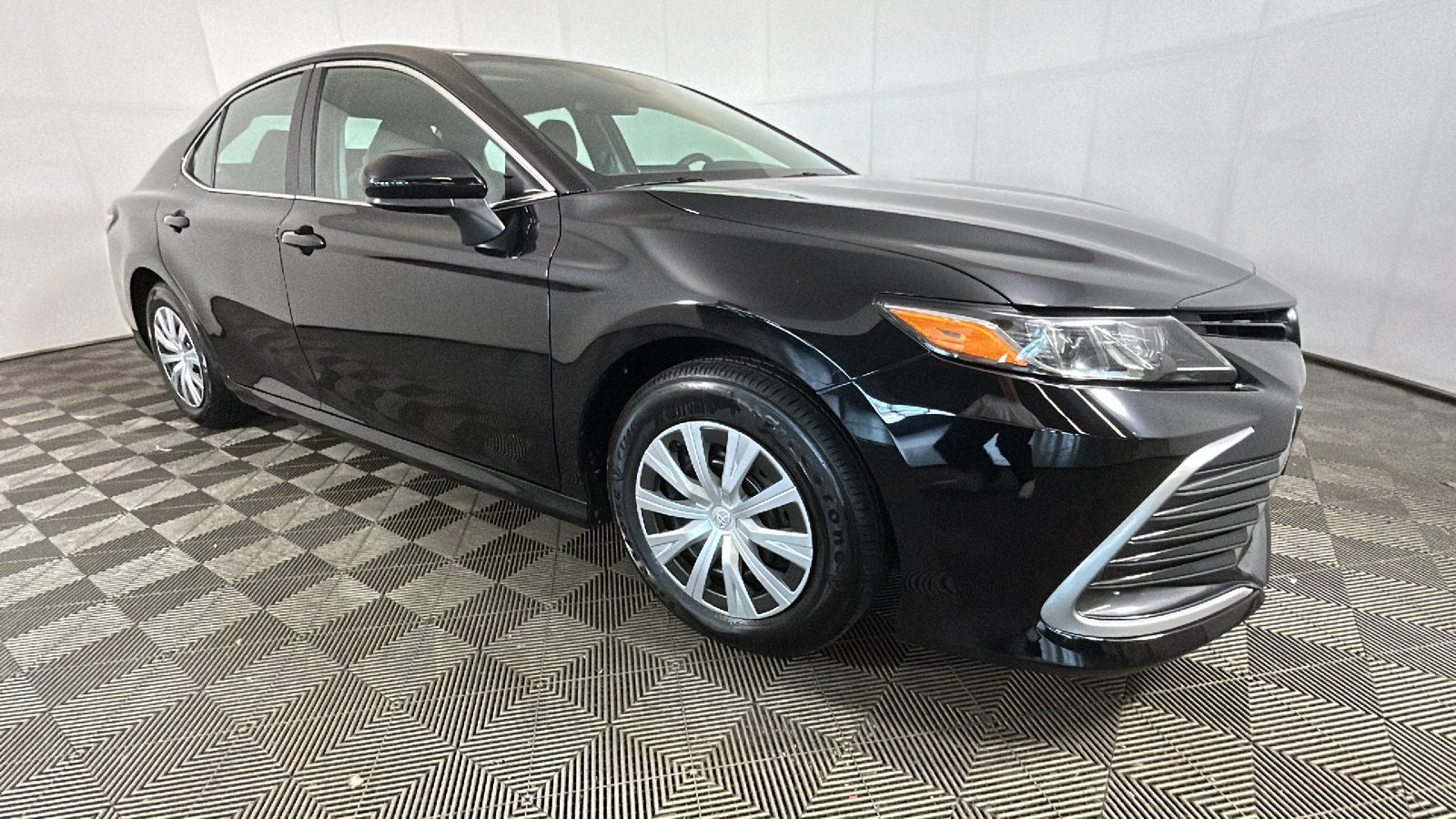 Used 2023 Toyota Camry LE FWD image 1