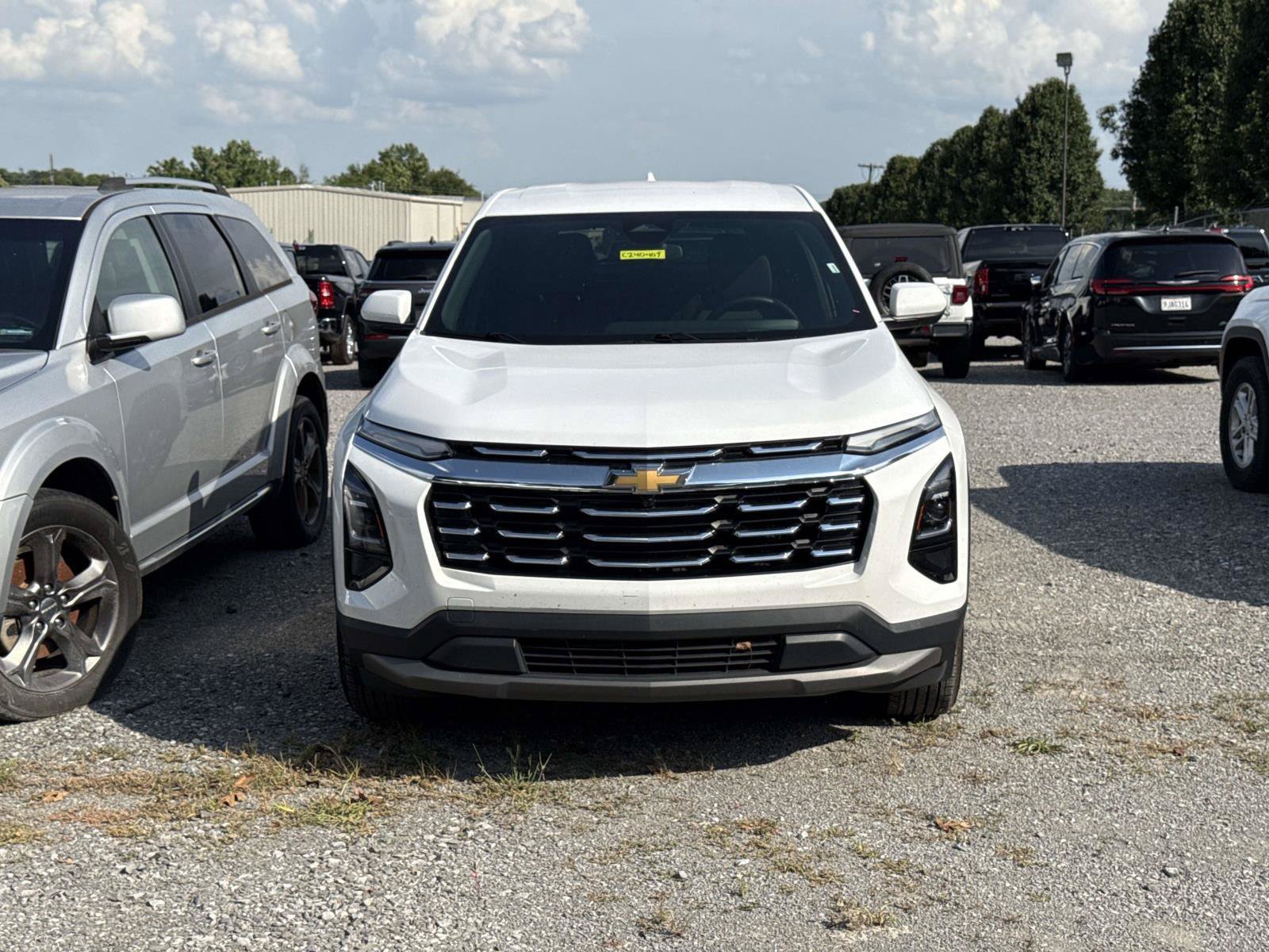 Used 2026 Chevrolet Equinox LT AWD/4WD image 2