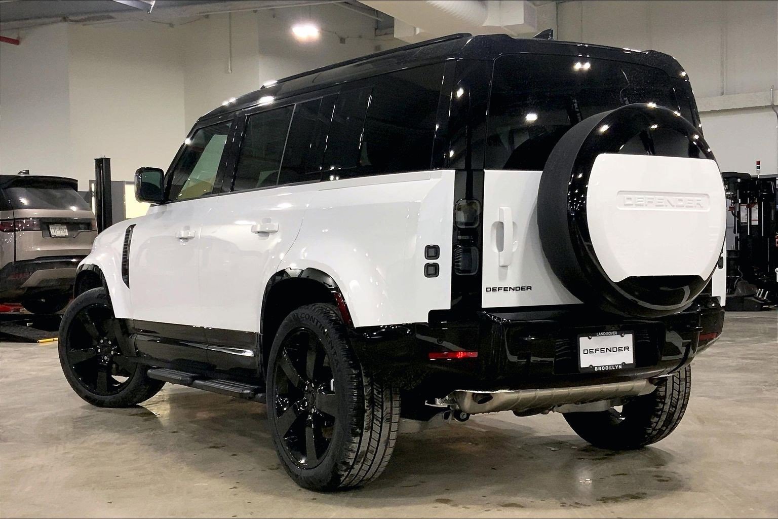 New 2026 Land Rover Defender 110 X-Dynamic SE image 12