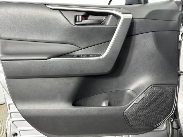 Used 2023 Toyota RAV4 LE AWD/4WD image 23