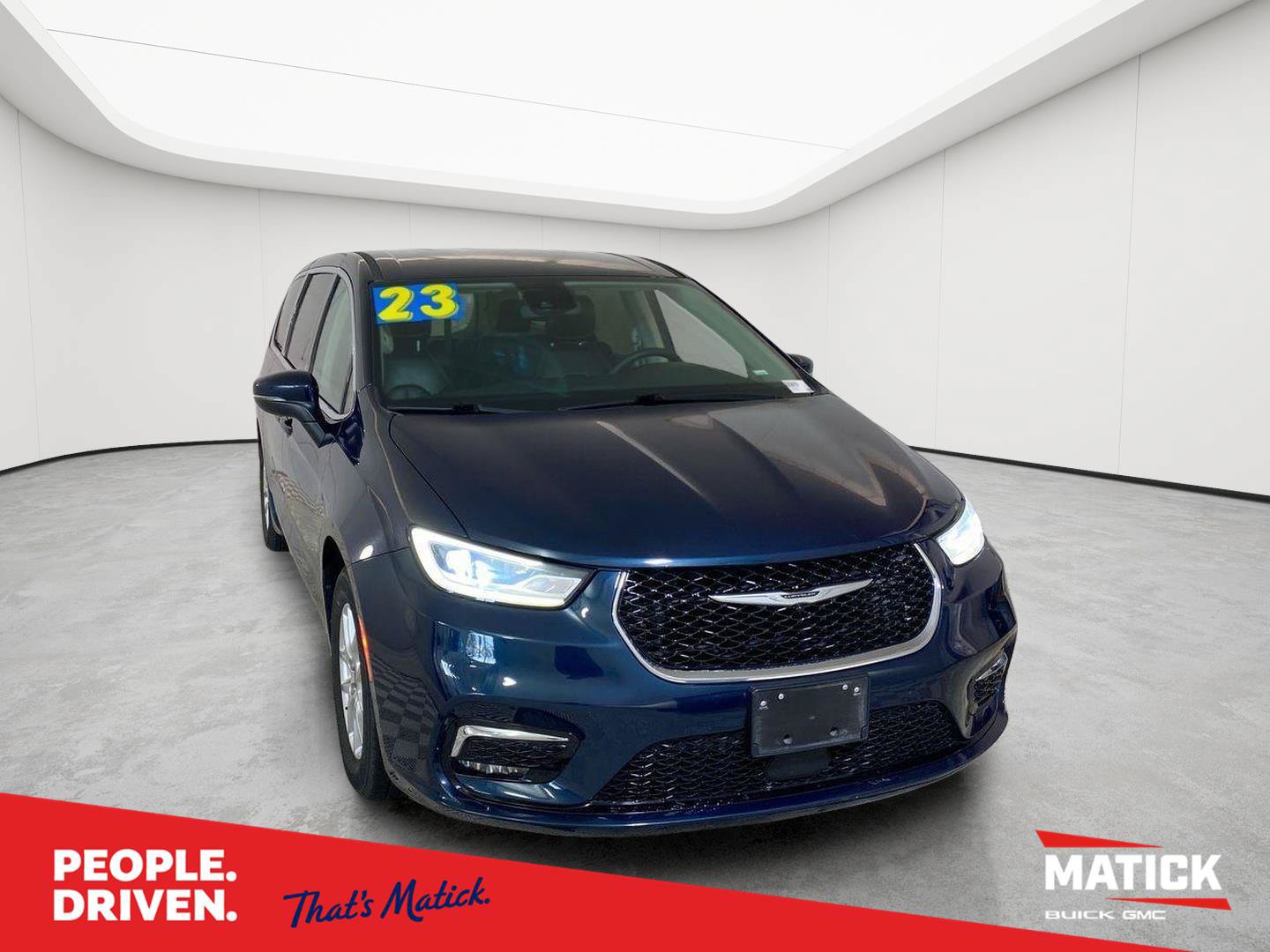 Used 2023 Chrysler Pacifica Touring-L FWD image 1