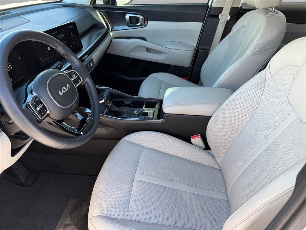 Used 2024 Kia Sorento EX w/ Panoramic Sunroof Package image 11