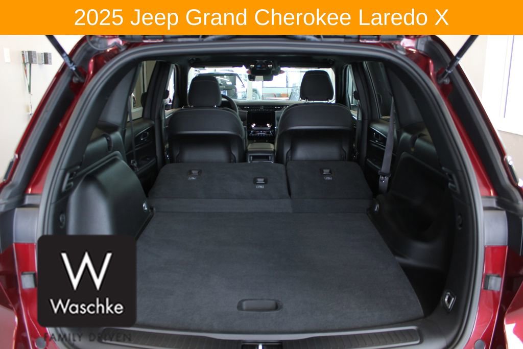 Used 2025 Jeep Grand Cherokee Laredo X w/ Trailer Tow Package AWD/4WD image 21