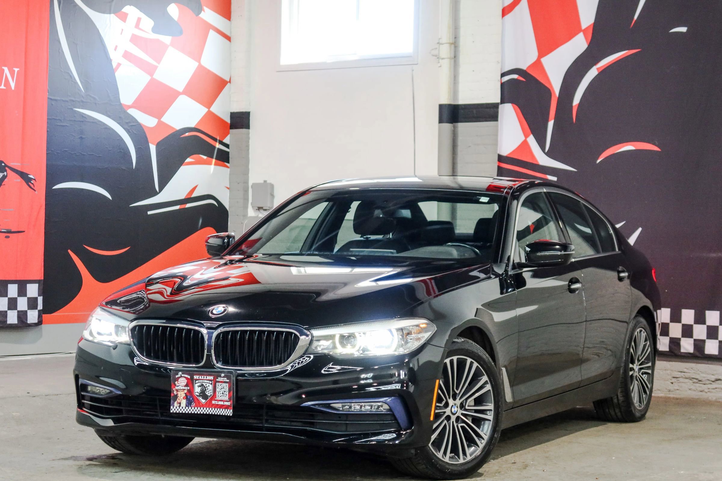 Used 2018 BMW 530i xDrive AWD/4WD image 1