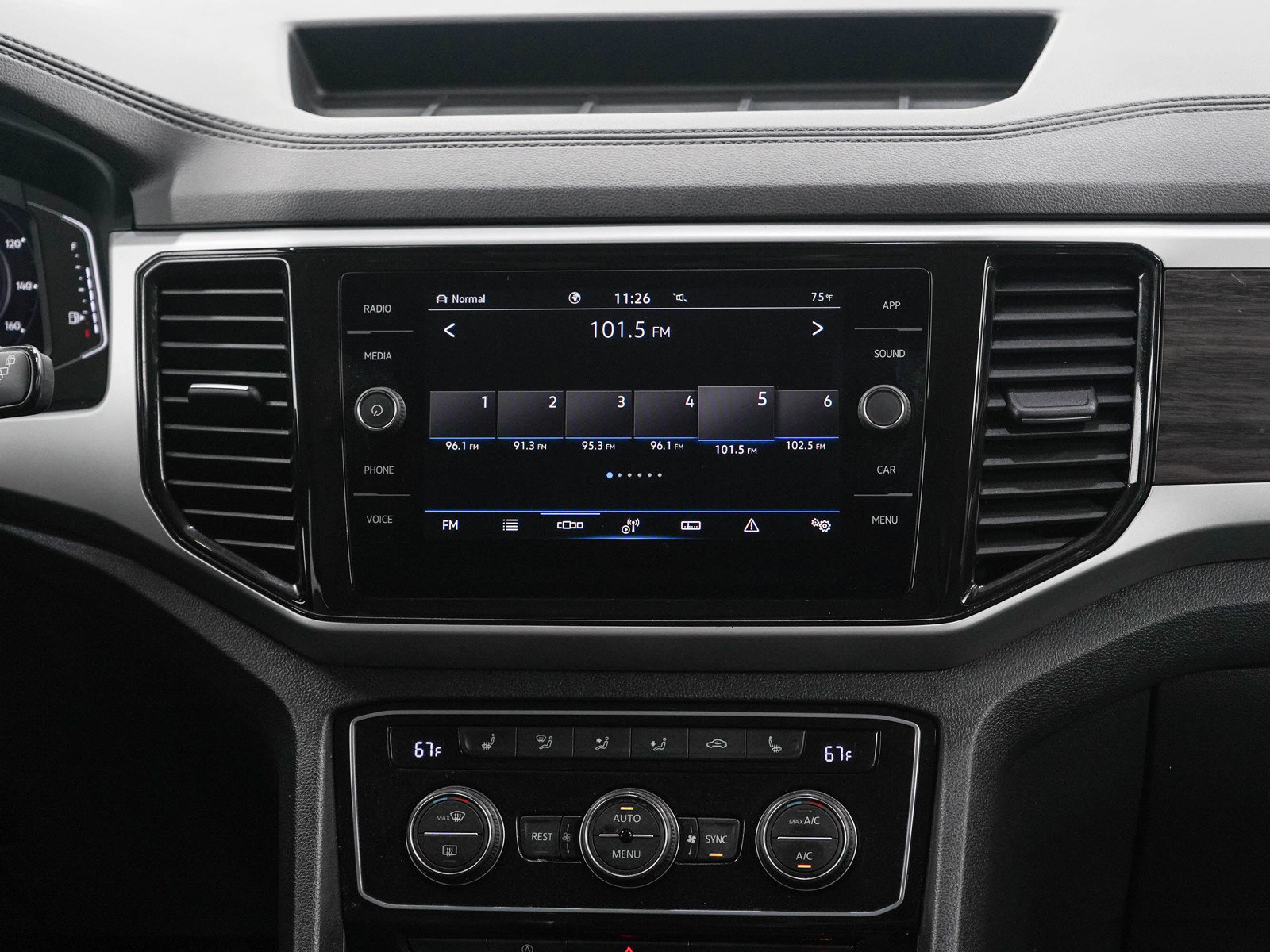 Used 2023 Volkswagen Atlas SE AWD/4WD image 16