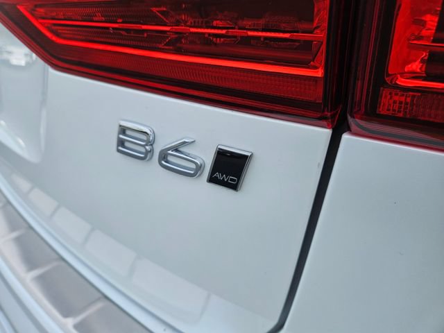 Certified 2023 Volvo XC60 B6 Ultimate w/ Protection Package Premier AWD/4WD image 10