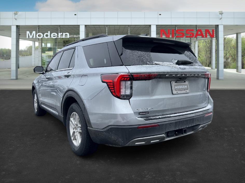 Used 2025 Ford Explorer Active w/ Active Comfort Package image 3