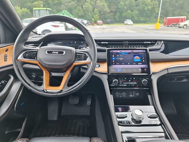 Used 2023 Jeep Grand Cherokee L Summit AWD/4WD image 14