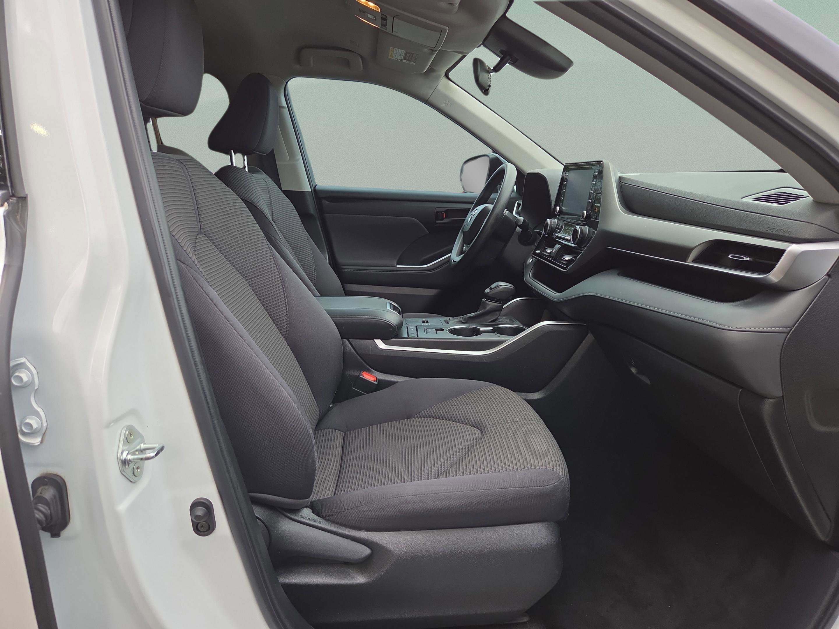 Used 2022 Toyota Highlander L image 43