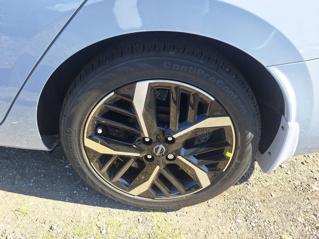 New 2025 Nissan Versa SR w/ Trunk Package image 23