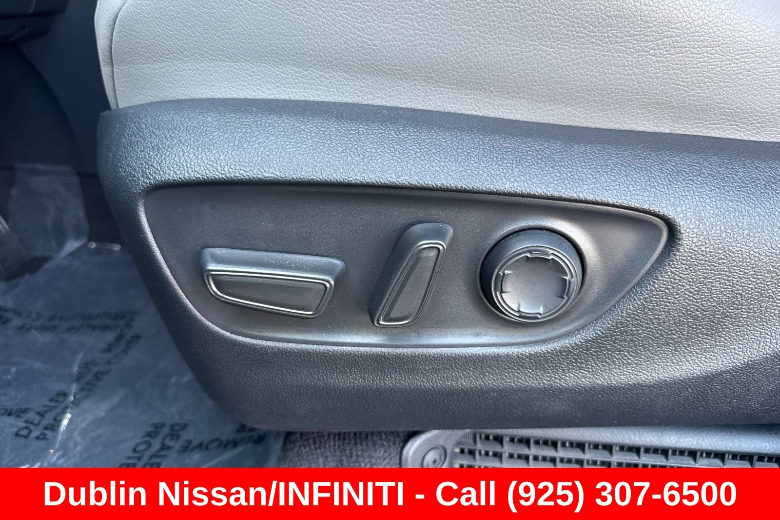 Used 2025 Toyota Sienna XLE FWD image 14