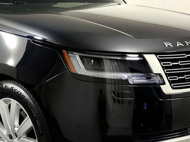 Certified 2025 Land Rover Range Rover SE image 13