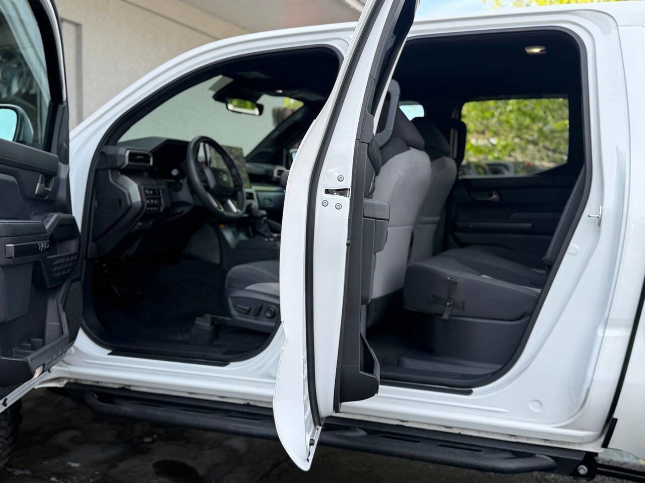 Used 2024 Toyota Tacoma TRD Off-Road w/ TRD Off Road Upgrade Package image 3